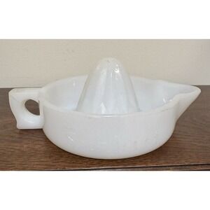 MCM Vintage Large 8"  SUNKIST White Milk Glass Hand  Juicer Reamer Citrus--MINT!